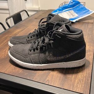 Jordan 1 Mid Crater